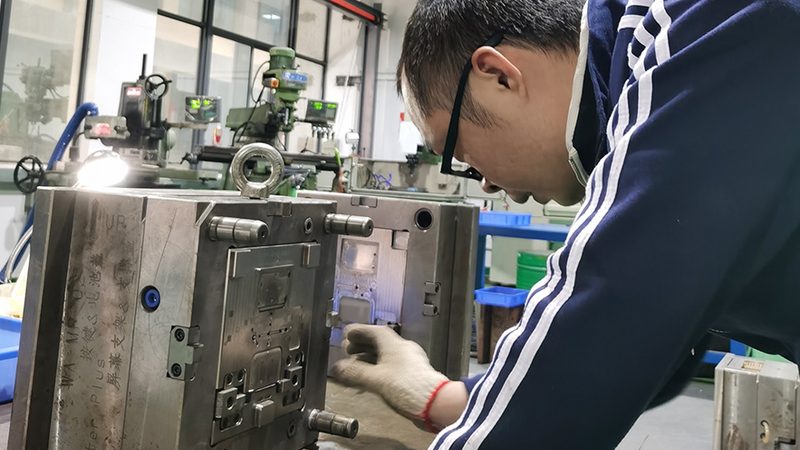 汽车精密模具定制：揭秘价格背后的秘密